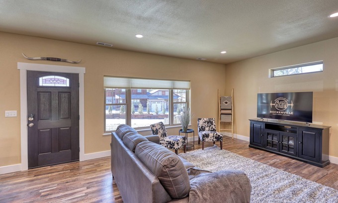 Rockerville Condominio | Rockerville Gold Town Lodging #12-This two-bedroom condo is your perfect home base for adventure and relaxation. Just minutes from Mount Rushmore, Crazy Horse Memorial, Custer State Park, Sturgis, and the Badlands.