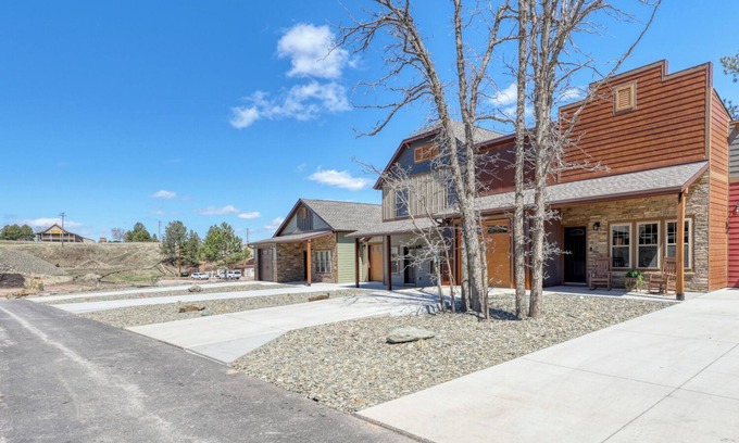 Rockerville Condominio | "Gold Rush Charm Meets Modern Comfort – Stay in Style!"