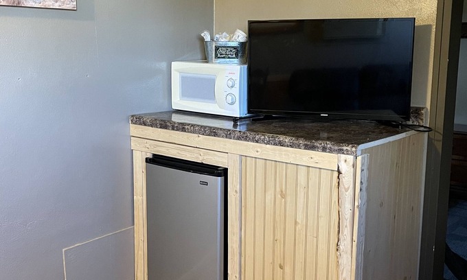 Faulkton Cabina | Rockin' E #9 - cozy, newly remodeled cabin