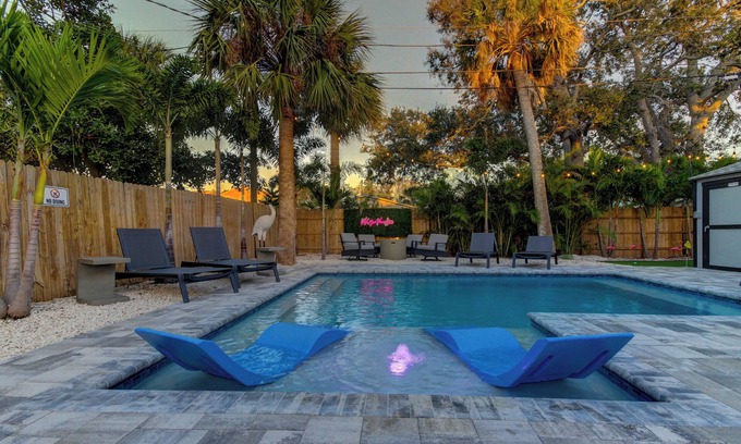 Indian Rocks Beach Cabaña | Rockin Retreat- Triplex w/ heated pool, Steps to beach, fire pitt, and putt putt