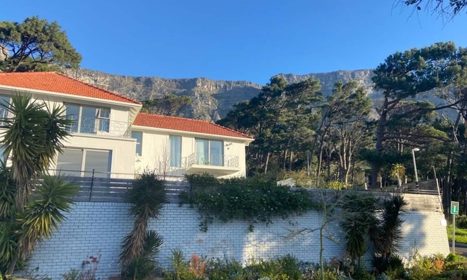 Cape Town City Centre Villa | Rocklands a Warm Family Home on the Upper Most Slopes of Table Mountain