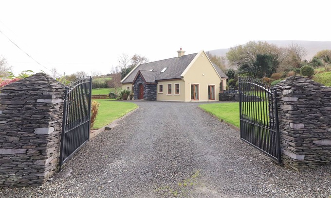 MacGillycuddy's Reeks Cabaña | ROCKLANDS HOUSE, pet friendly in Beaufort, County Kerry