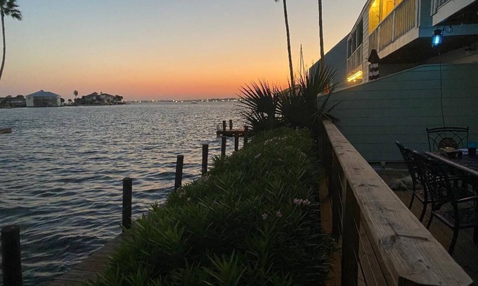 Key Allegro Condominio | Rockport(Little Palm@ Key Allegro)Waterfront Beautiful Condo Close to Everything