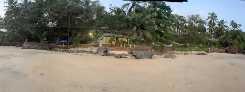Kannur Casa | Rocks beach house
