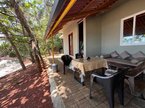 Kannur Casa | Rocks beach house
