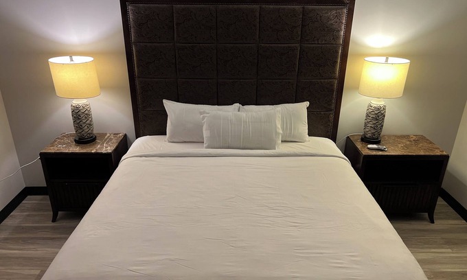 Redwood Hotel | Rocky mount motel