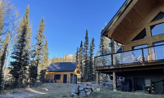 Nordegg Cabina | Rocky Mountain Cottage
