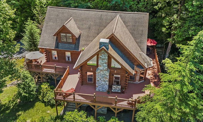 Black Mountain Casa | Rocky Mountain Private Creek Fire Pit