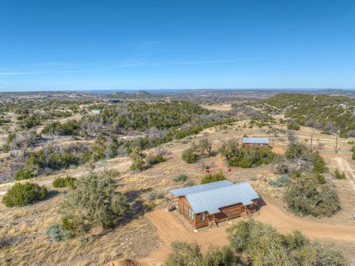 Fredericksburg Casa | Rocky Ridge Cedar Cabin with Hot Tub & Amazing Views