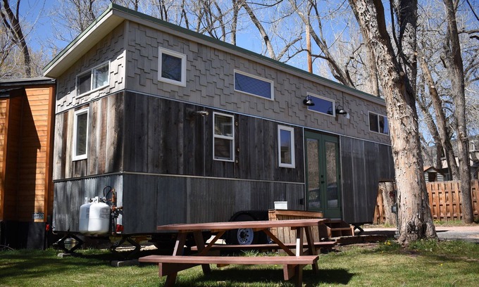 Lyons Complejo | Rocky Waters – Cozy Tiny House Getaway for Families Near Estes Park