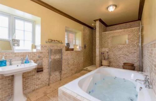 Boston Casa | Rodgers Land (The Bungalow)