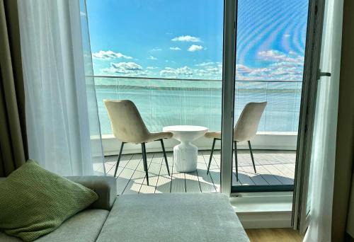 gmina Parzeczew Apartamento | Rogowo Pearl 4313 z bezpośrednim widokiem na jezioro