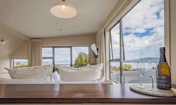 Taupo Casa | Rokino Lake house A+ Location and Views for the family holiday