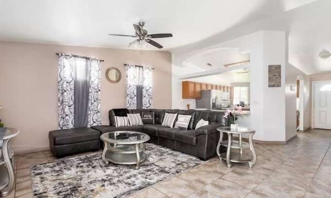 Greenacres Casa | Rollingbay · Luxurious 4BR Getaway with Pool Table & 70” TV