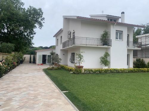 Zona XXX Castel Fusano Casa | Romana Guest House