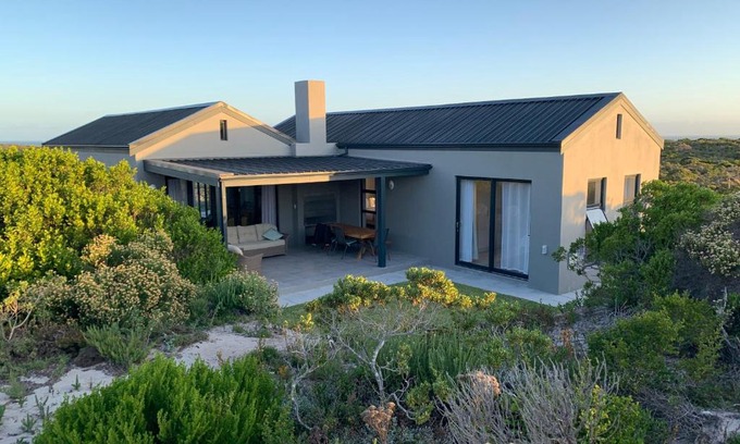 Gansbaai Casa | Romansbaai at 402 - with solar power