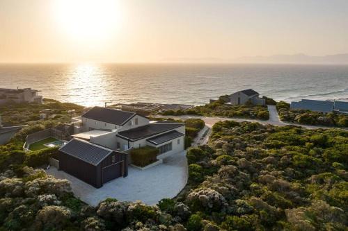 Gansbaai Villa | Romansbaai Oceanview Retreat