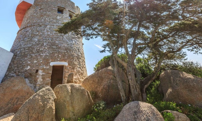 Capo Testa Apartamento | Romántica torre de la Edad Media en la costa de Cerdeña