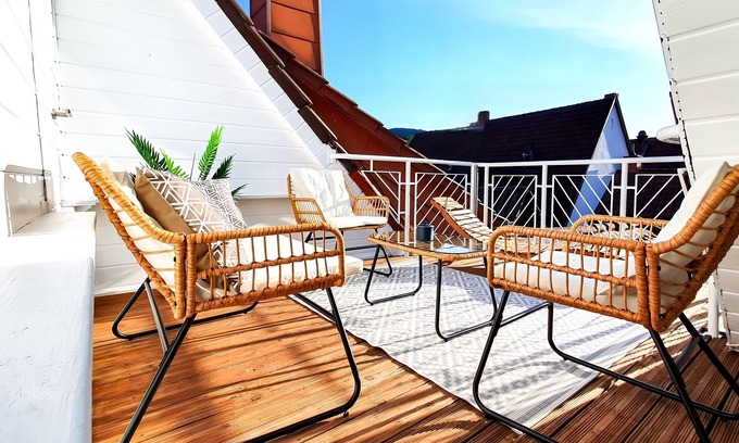 Annweiler am Trifels Apartamento | Romantic-apartment mit Dachterrasse & Lounge, Waldblick, 80m²