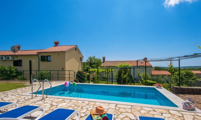 Presika Villa | Villa romántica y familiar con piscina, a minutos de la playa.