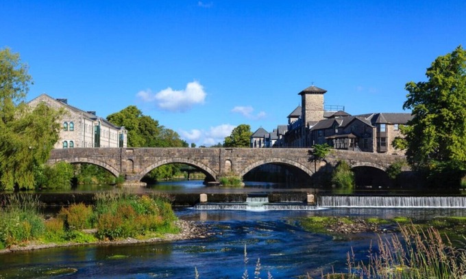 Kendal Apartamento | Romantic and stylish studio apartment with views and free parking