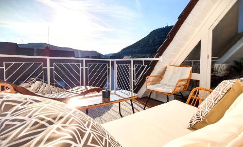Annweiler am Trifels Apartamento | ROMANTIC-Apartment - Altbauflair mit Dachterrasse & Waldblick, Maisonette, 80m2