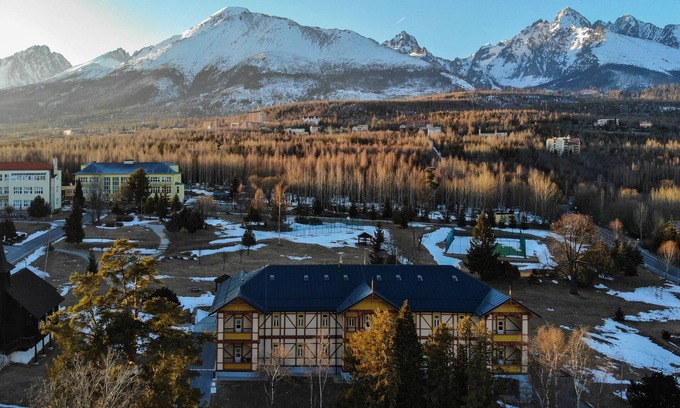Vysoke Tatry Apartamento | Romantic apartment in a historic villa with mountain views