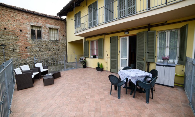 Borgonovo Apartamento | ROMANTIC APARTMENT WITH ROUND BED