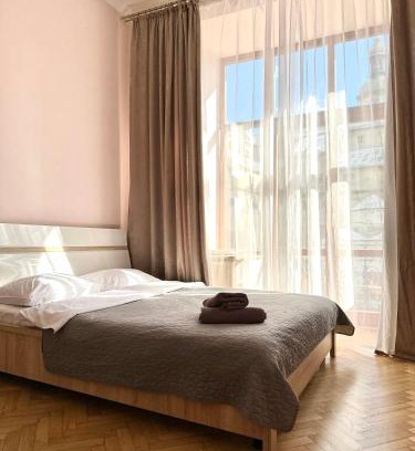 Lviv City Center Apartamento | ROMANTIC Apartments - with balcony