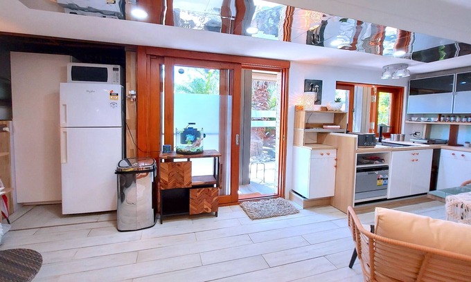 Palm Beach Apartamento | Romantic beach Home for Couple at Majestic Palm Beach!