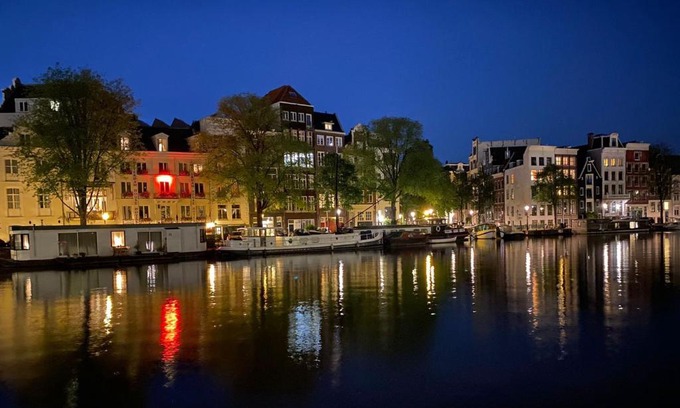 Canal Ring Casa | Romantic Boat in the Heart of Amsterdam