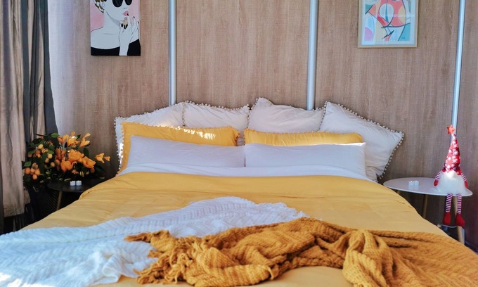 Oro Grande Casa | Romantic Bubble House