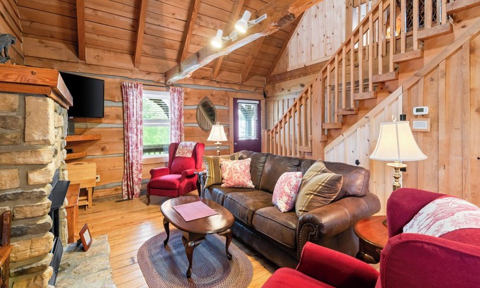 Vesta Cabina | Romantic Cabin Getaway - Fast Wi-Fi - Pet-Friendly