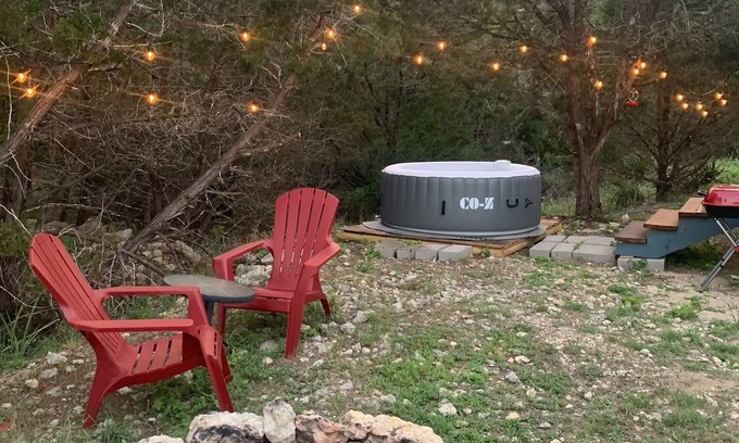 Canyon Lake Cabina | Romantic Cabin: Hot Tub, 🦮 2m Whitewater, Concierge