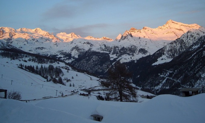 Frachey Chalet De Esquí | Cabaña romántica en piedra para 6 personas con vistas espectaculares del Monte Rosa