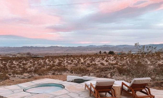 Joshua Tree Cabina | Romantic Cabin with Sweeping Views, Hot Tub, Cowboy Pool · Stone Hill