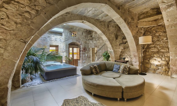 Zabbar Casa | Romántico, casa de carácter calmante, de ensueño en el centro del pueblo