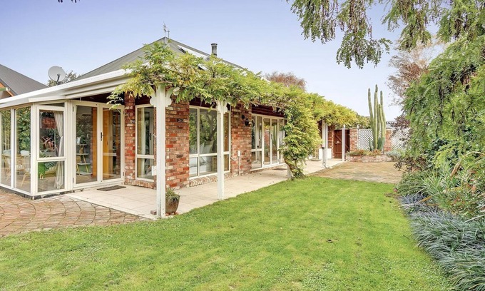Halswell Casa | Romantic Classic and Sweet Holiday House