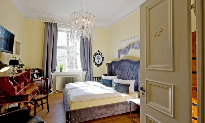 Gedern Apartamento | Romantic comfy room in the castle hotel