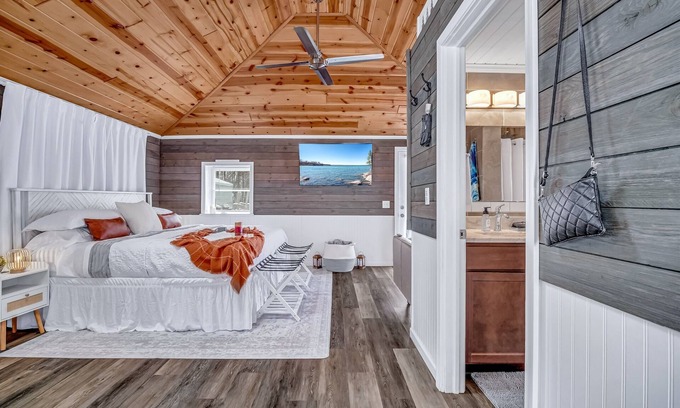 Montague Cabaña | Romantic cottage, Lake MI access, wi-fi, king bed, solo stove, sunset views