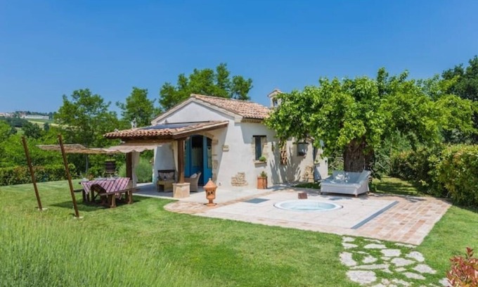 Mondavio Cabaña | Romantic cottage "Tulips" - Agriturismo Borgo la Rovere