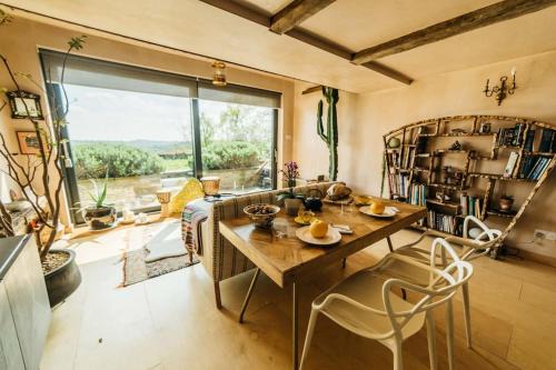 Cold Ashton Casa | Romantic Country Annex With Views - 10 min to Bath