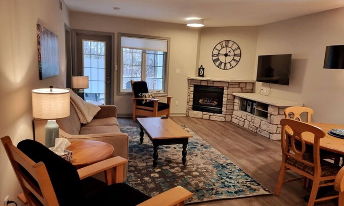 Oro-Medonte Condominio | Romantic Country Getaway
