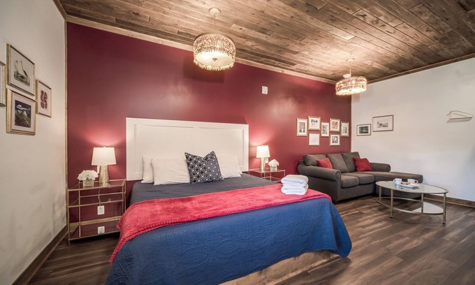 Prescott Hotel | Intimate Getaway Steps from the River