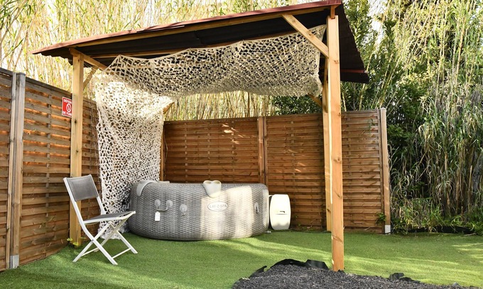 St.-Remy-de-Provence Chalet De Esquí | Romantic gite with private spa