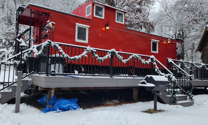 Ferryville Casa | ¡¡Escapada romántica!! 1954 Rail Road Caboose !! Bañera de hidromasaje relajante! De Soto, WI, EE. UU.