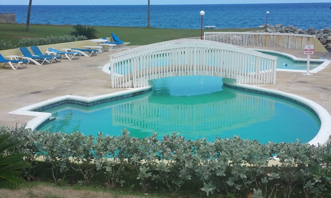 Tower Isle Condominio | Romantic getaway on Jamaica's beautiful Northcoast .