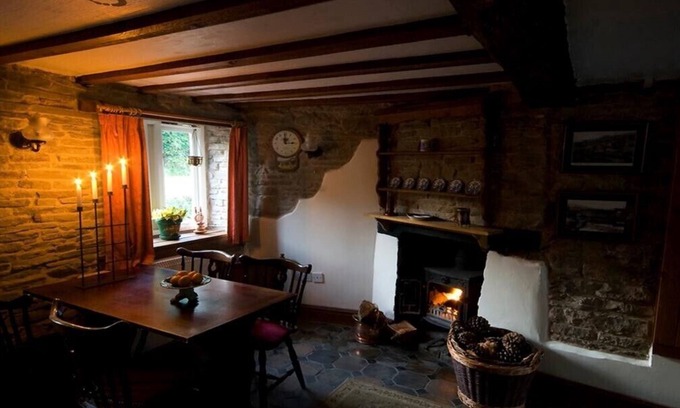 Kington Cabaña | Romantic Holiday Cottage, Kington, Nr Hay On Wye, Gales Gales
