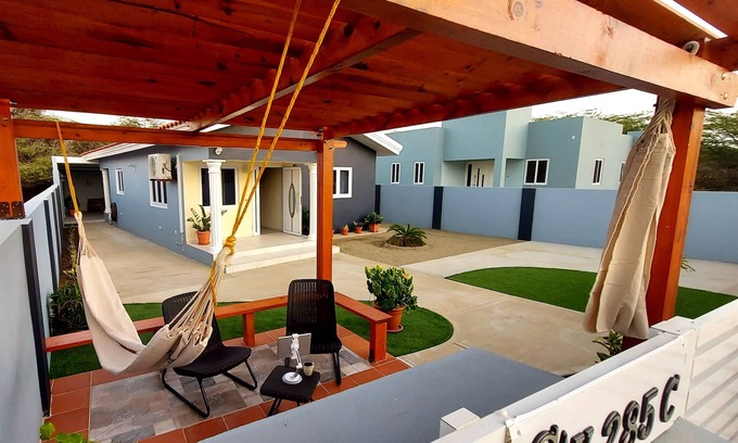 De Bruynewijk Casa | Romantic House with Spacious Hot Tub Spa, Family/Pet friendly and Free Parking