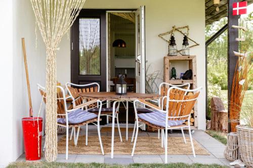 Maribo Casa | Romantic Island Cottage In Cosy Style Near Beach